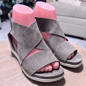 EILEEN FISHER Women’s Sport Tumbled Nubuck Sneaker Sandals 5 leather semi new